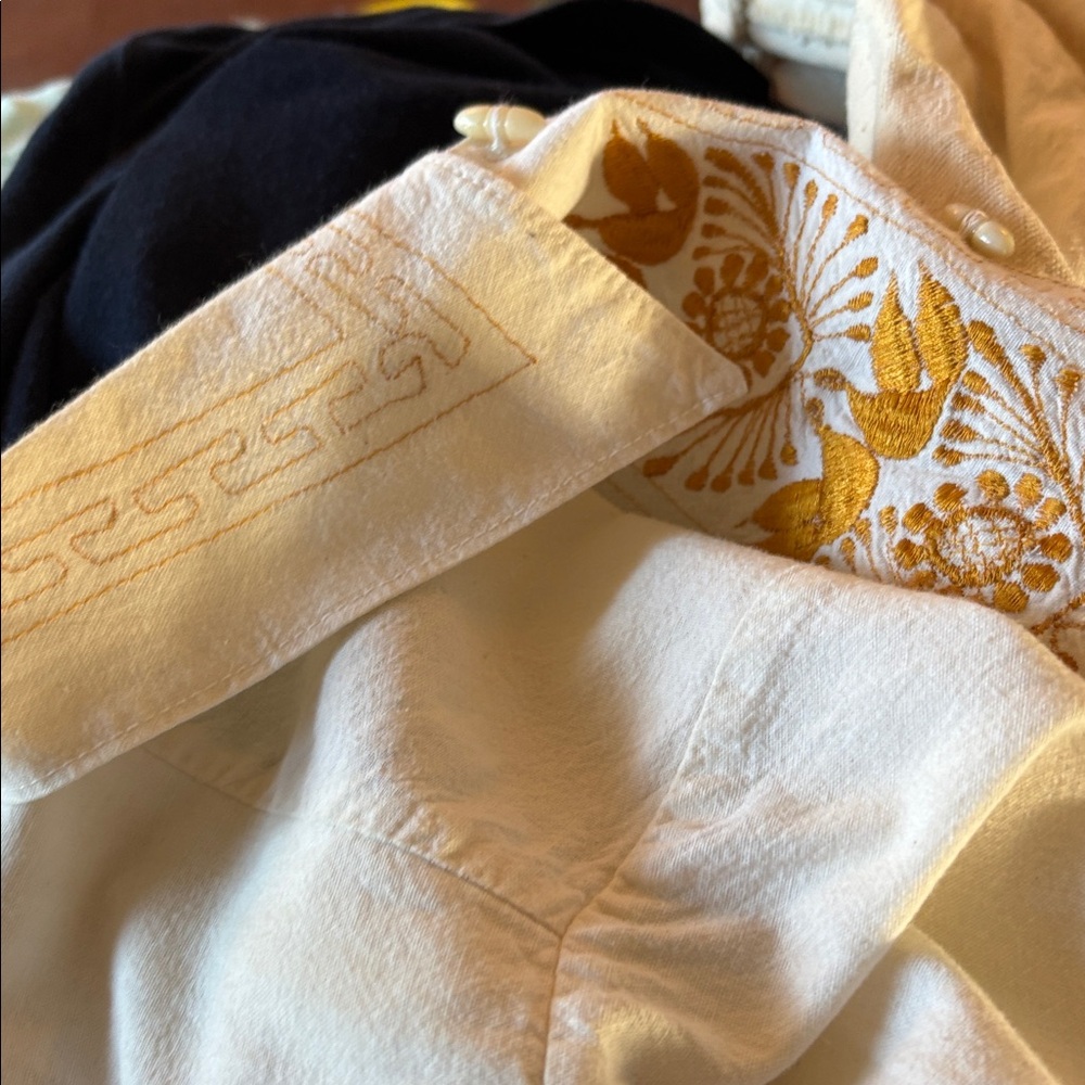 Cream and Gold Embroidered Shirt. Dress shirt. By ALTA CALIDAD. Made in Mexico. - Picture 12 of 14
